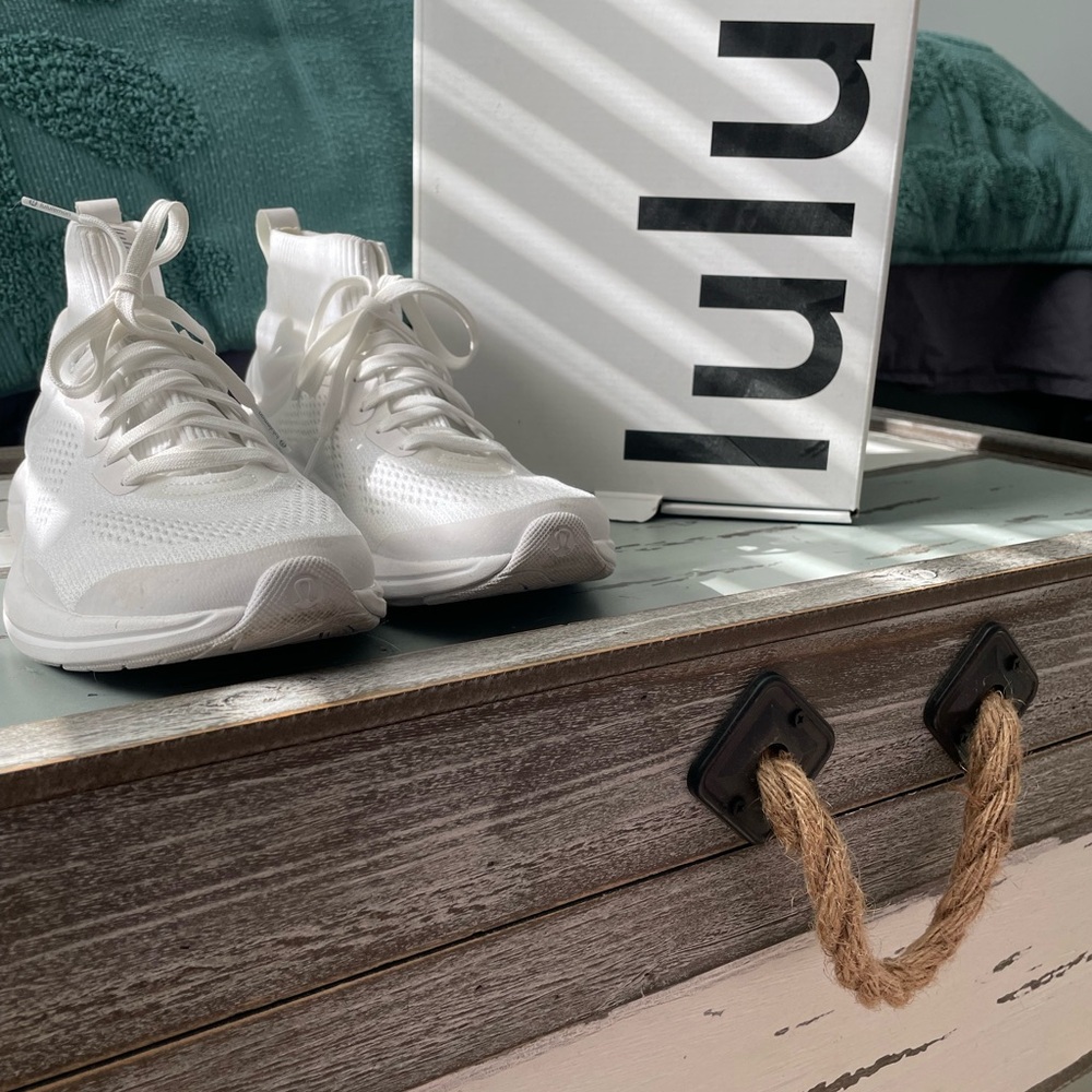 Lululemon chargefeel workout shoe.